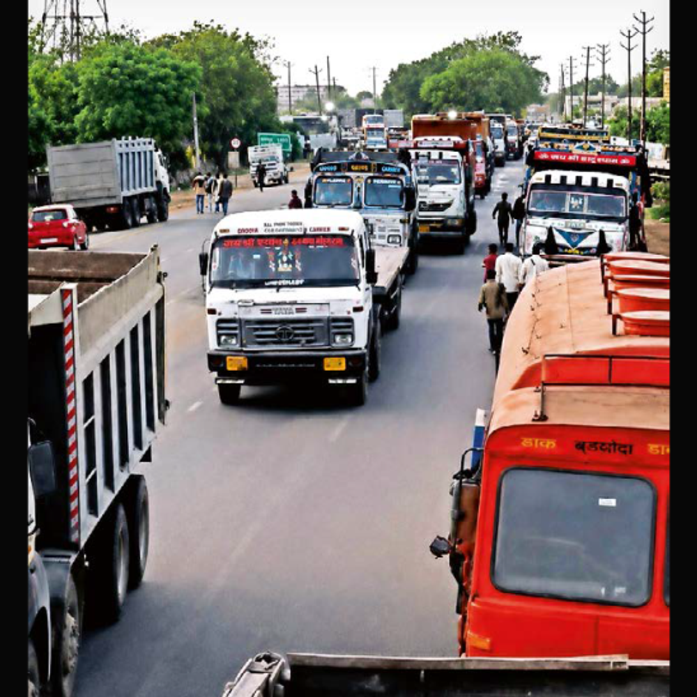 ઈંધણની અછત, ખાનગી પંપ પર ભાવ વધારો, સરકારી પર ‘નો સ્ટોક’