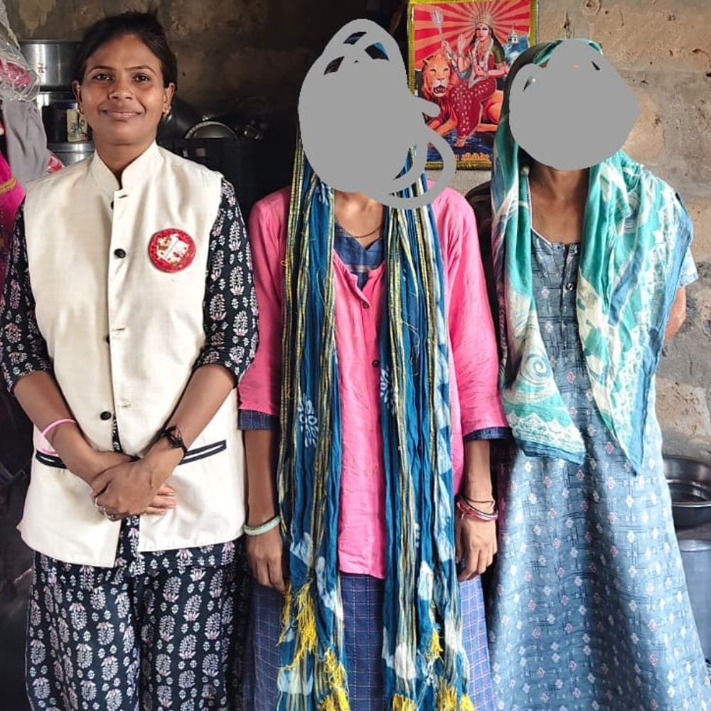 સખી વન સ્ટોપ સેન્ટરની માનવતા:પોરબંદરની વિખૂટી પડેલી મહિલાનું પરિવાર સાથે કરાવ્યું મિલન, બીજા લગ્ન બાદ પતિની ગેરવર્તણૂકથી હતાશ થઈને ઘરેથી નીકળી ગઈ હતી