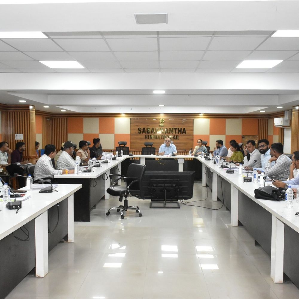 સાબરકાંઠામાં પ્રી-મોન્સૂન રિવ્યુ બેઠક યોજાઈ:કલેક્ટરના અધ્યક્ષસ્થાને ચોમાસાની પૂર્વ તૈયારીઓની સમીક્ષા કરાઈ