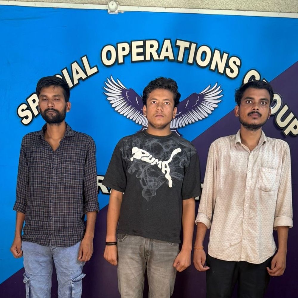 MPના મેળામાં ચાંદલો લગાવવાની ના પાડતા અતિકની હત્યા, VIDEO:લાકડાના 40થી વધુ ફટકા મારી મોતને ઘાટ ઉતાર્યો, સુરત મેટ્રોમાં ‘સિક્યુરિટી ગાર્ડ’ બનીને SITને થાપ આપતા આરોપીઓને SOGએ દબોચ્યા