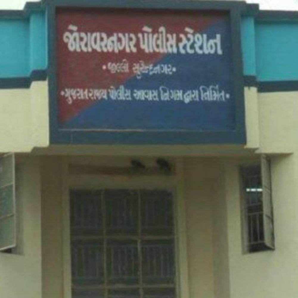 સુરેન્દ્રનગરમાં ચોકલેટનો ઓર્ડર આપવાના બહાને યુવતી પર દુષ્કર્મ:પીડિતાને જાનથી મારી નાખવાની ધમકી આપવાનો આરોપી પર આક્ષેપ, આરોપીની ધરપકડ