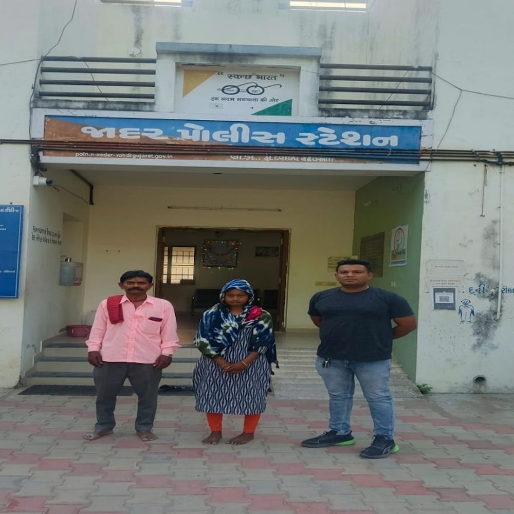 હિંમતનગરના જાદર પોલીસે ગુમ દીકરીને શોધી પિતા સાથે મિલાપ કરાવ્યો.
