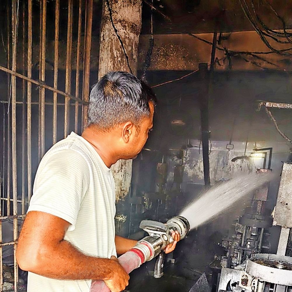 જાનહાનિ ટળી:બોટાદમાં ભાડાના મકાનમાં ચાલતા કારખાનામાં આગ