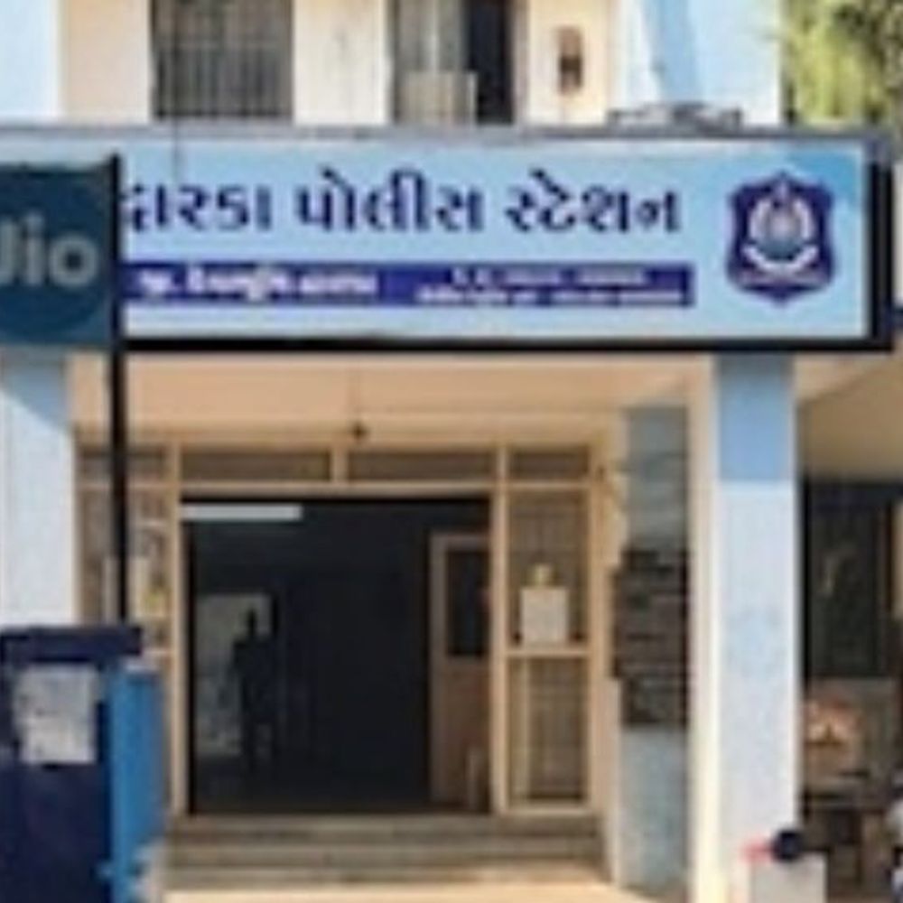 રૂપેણ બંદર બાઈક રેલીમાં બબાલ, પોલીસ પર પથ્થરમારો:હાઈવે બ્લોક અટકાવતાં ચોકીની તોડફોડ, ગુનો દાખલ
