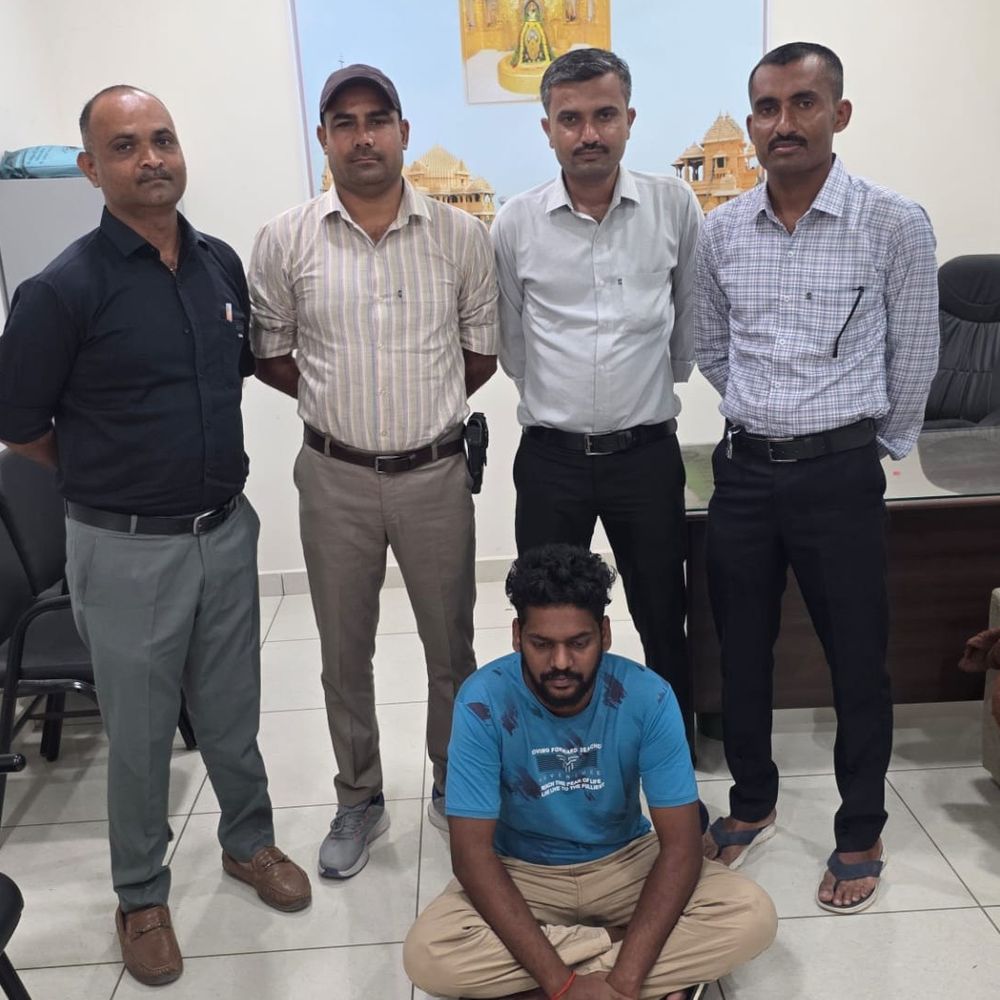 પ્રભાસ પાટણ પ્રોહિબિશન કેસ: ફરાર આરોપી ઝડપાયો:ગીર સોમનાથ LCBએ વેરાવળમાંથી ટેકનિકલ એનાલિસિસથી પકડ્યો