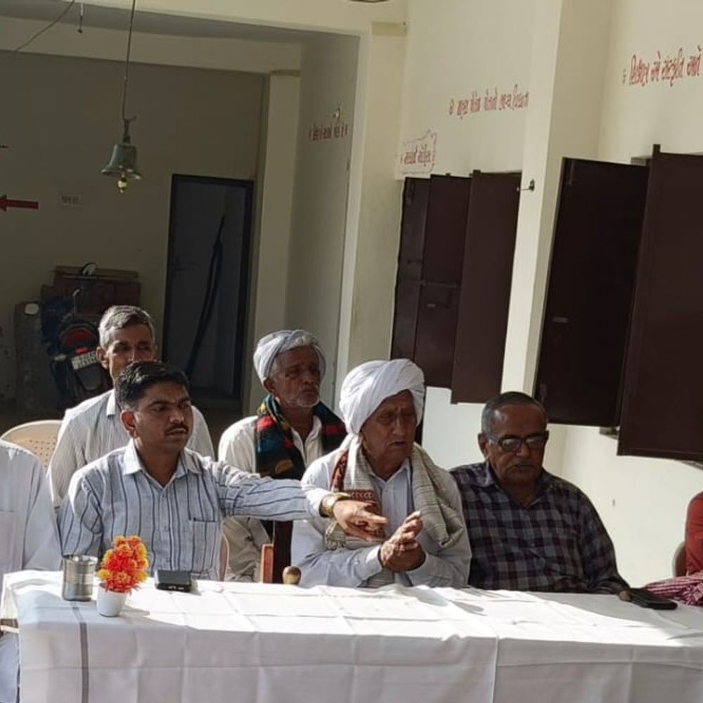 ચંદ્રુમાણા ગૌરી વિદ્યાલયમાં ધોરણ 10 પરિણામની સરાહના:શાળાના ટ્રસ્ટીઓની બેઠકમાં આગામી વર્ષોમાં સુધારા અને ઇન્ફ્રાસ્ટ્રક્ચર સુવિધાઓ પર ભાર મૂકાયો