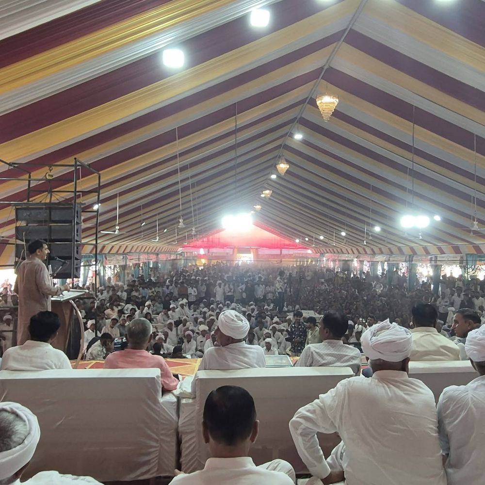 રાધનપુરમાં આંજણા ચૌધરી સમાજના 25મા સમૂહ લગ્ન યોજાયા:નવદંપતીઓએ પ્રભુતામાં પગલાં પાડ્યા, વિધાનસભા અધ્યક્ષની પ્રેરક ઉપસ્થિતિ