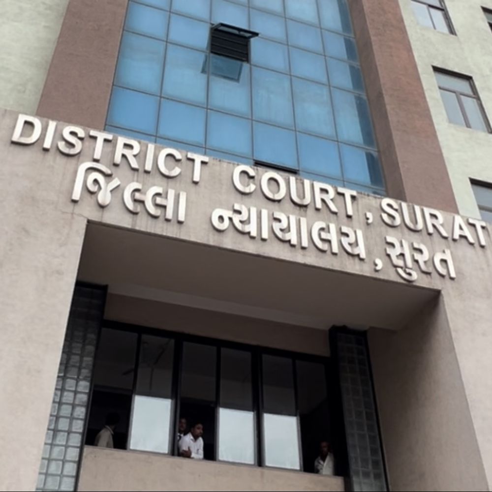 સુરત જેલમાં વકીલો માટે નવી વ્યવસ્થા:હવે સાંજે 6 વાગ્યા સુધી જેલ સ્લિપ સ્વીકારાશે અને વકીલોની ગાડી માટે ખાસ 'લોગો' નક્કી થશે