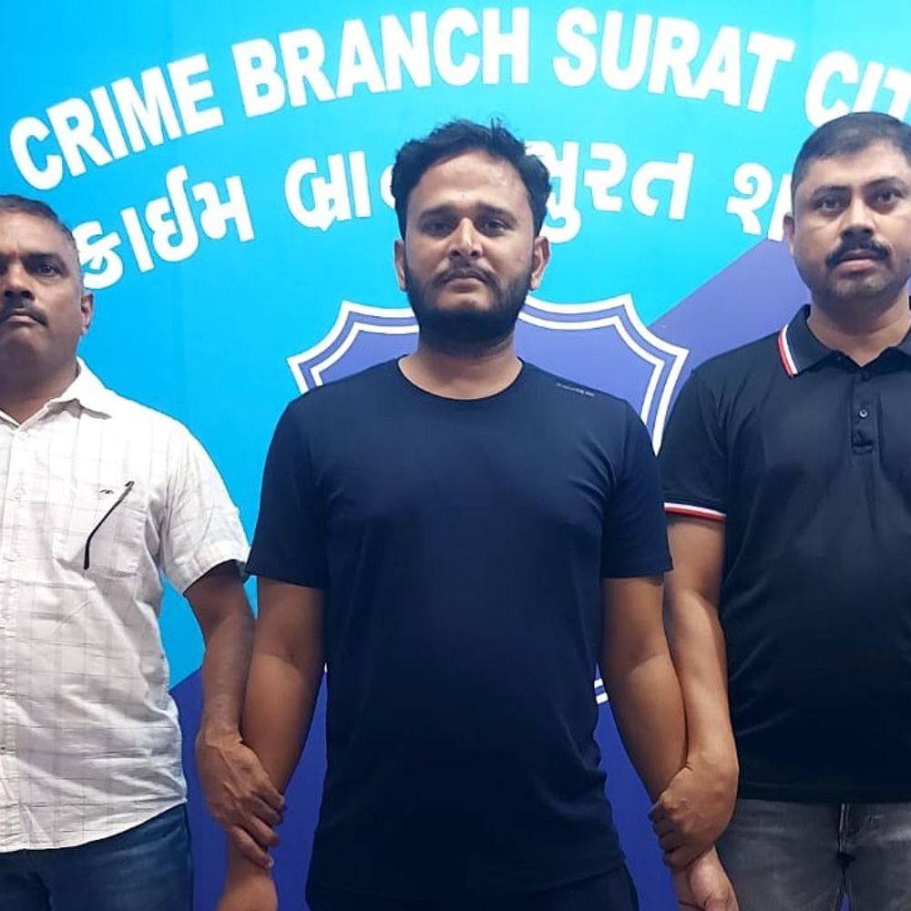 સુરત ક્રાઈમ બ્રાંચની મોટી સફળતા:4 વર્ષથી 13 ગંભીર ગુનામાં ફરાર આંતરરાજ્ય હાઈ-ટેક કાર ચોર ગેંગના સાગરીતને વલસાડથી દબોચ્યો