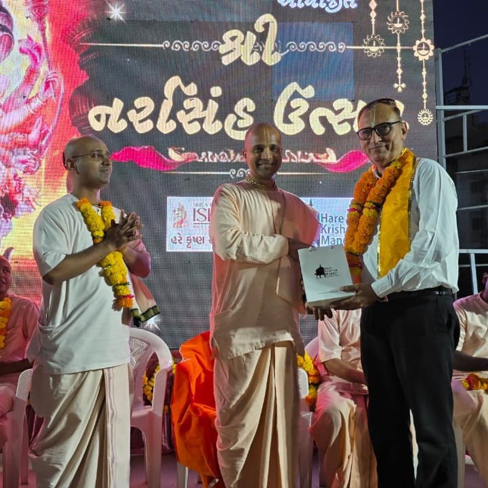 કડીમાં હરે કૃષ્ણ સેન્ટર ખાતે નરસિંહ ઉત્સવ ઉજવાયો:1000થી વધુ ભક્તોએ મહાપ્રસાદનો લાભ લીધો
