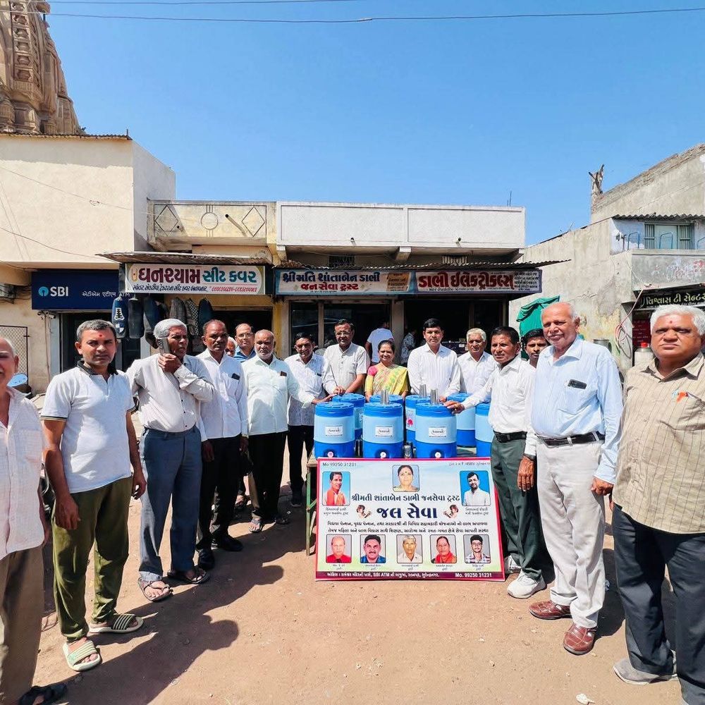 શાંતાબેન ડાભી ટ્રસ્ટ દ્વારા પાણીની પરબ શરૂ:સુરેન્દ્રનગર મનપાના વોર્ડ 9ના કોર્પોરેટરોએ ઉદ્ઘાટન કર્યું, રાહદારીઓને મળશે રાહત