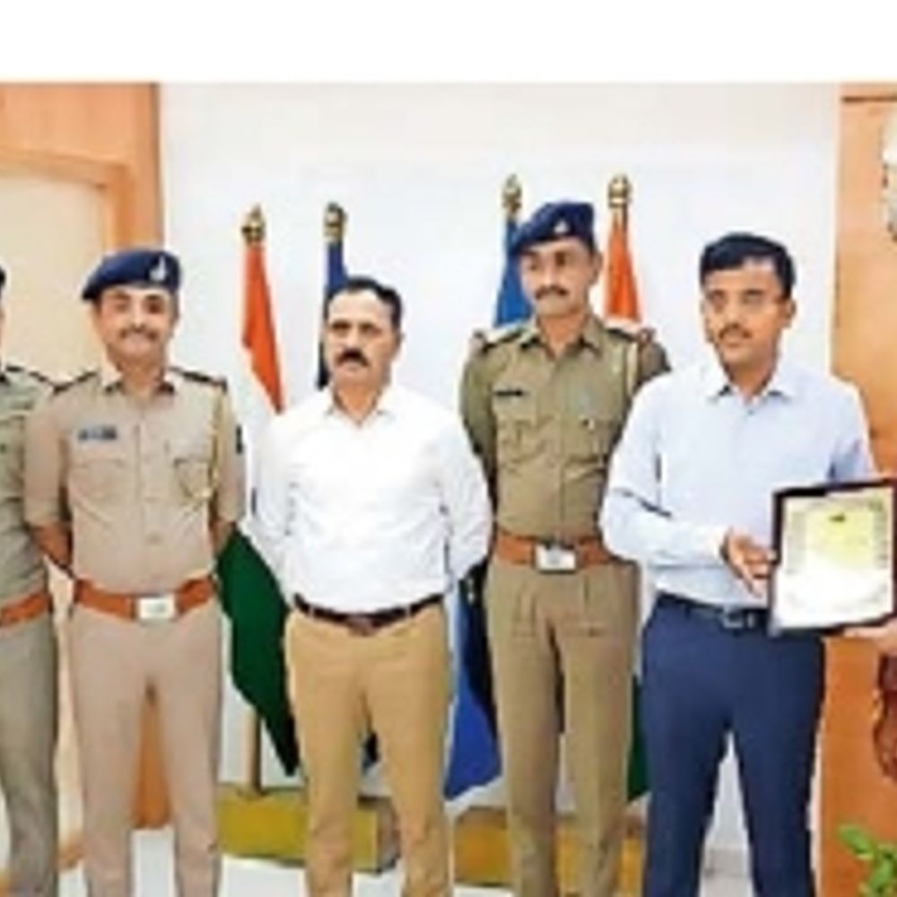 સક્રિયતા:અંજાર પોલીસે અપહરણ થયેલી સગીરાને બાંગ્લાદેશ સરહદેથી શોધી પરિવારને સોંપી