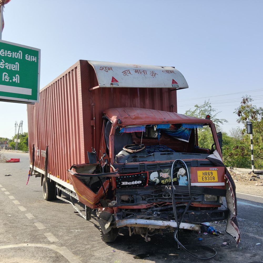 ગંભીર અકસ્માત સર્જાયો:ચાણસ્મામાં બે ટ્રક વચ્ચે અકસ્માતમાં એકને ઈજા