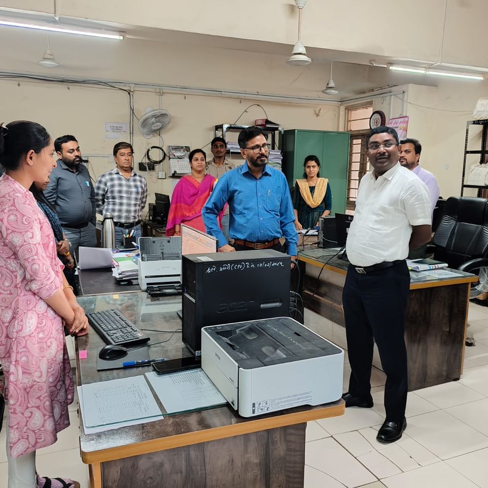 દાહોદ કલેક્ટરે જિલ્લા સેવા સદનમાં ઓચિંતી તપાસ કરી:બેદરકારી બદલ અધિકારીઓને કડક સૂચના, રેકોર્ડ વ્યવસ્થાપન સુધારવા તાકીદ