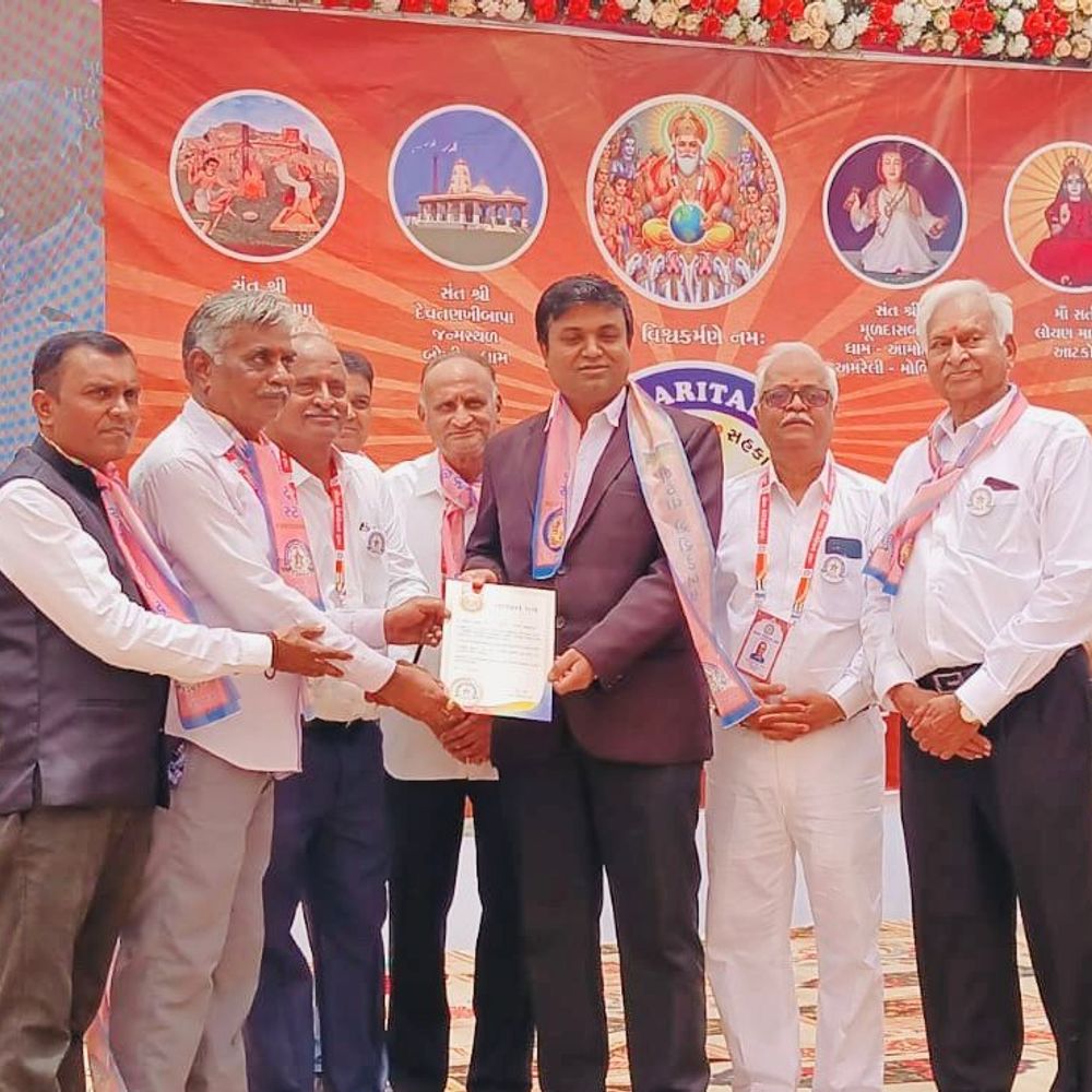 ચોટીલા નાયબ કલેકટરનું સન્માન:શિક્ષણ, પર્યાવરણ અને ડિજિટલ સેવાઓ પર વિચારો વ્યક્ત કર્યા