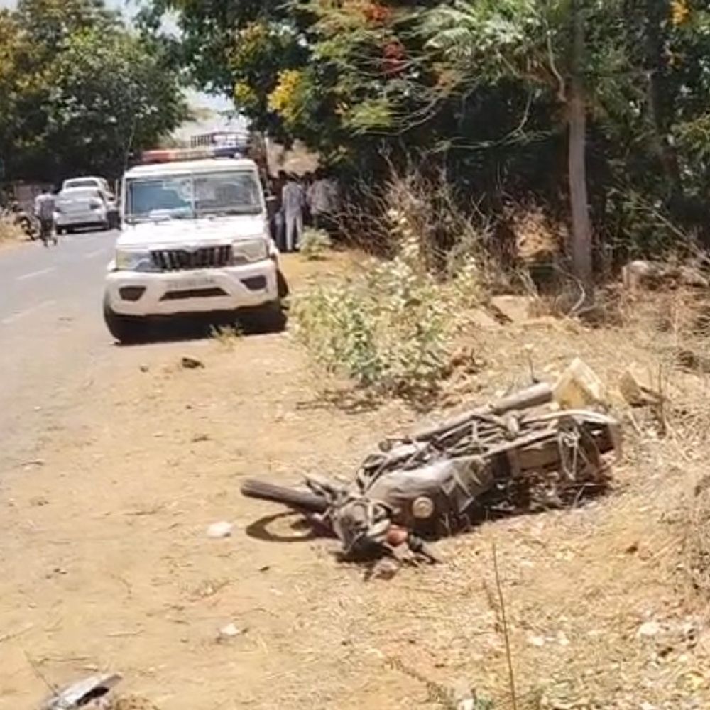 મહીસાગરમાં ગંધારી ચોકડી પાસે અકસ્માત:ઈકો કારની ટક્કરે બાઈક સવાર દંપતીનું મોત