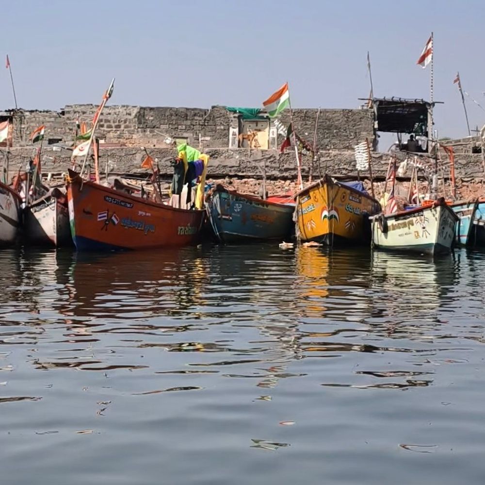 ગોસાબારા નજીક ગેરકાયદે માછીમારી કરતો શખ્સ ઝડપાયો:ટોકનમાં નામ વગર માછીમારી કરતા પોલીસે કાર્યવાહી હાથ ધરી