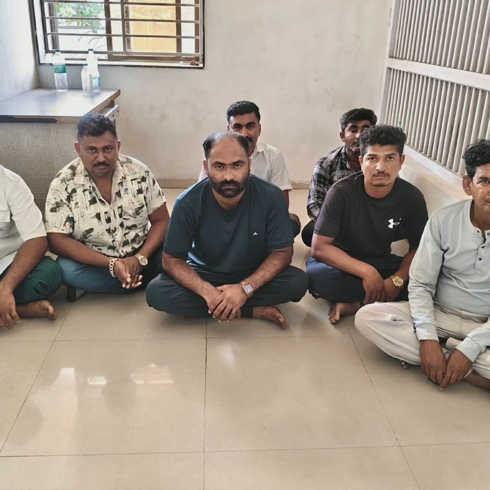 આરંભડામાં જાહેરમાં જુગાર રમતા 7 ઝડપાયા:પોલીસે ₹80,860નો મુદ્દામાલ જપ્ત કર્યો
