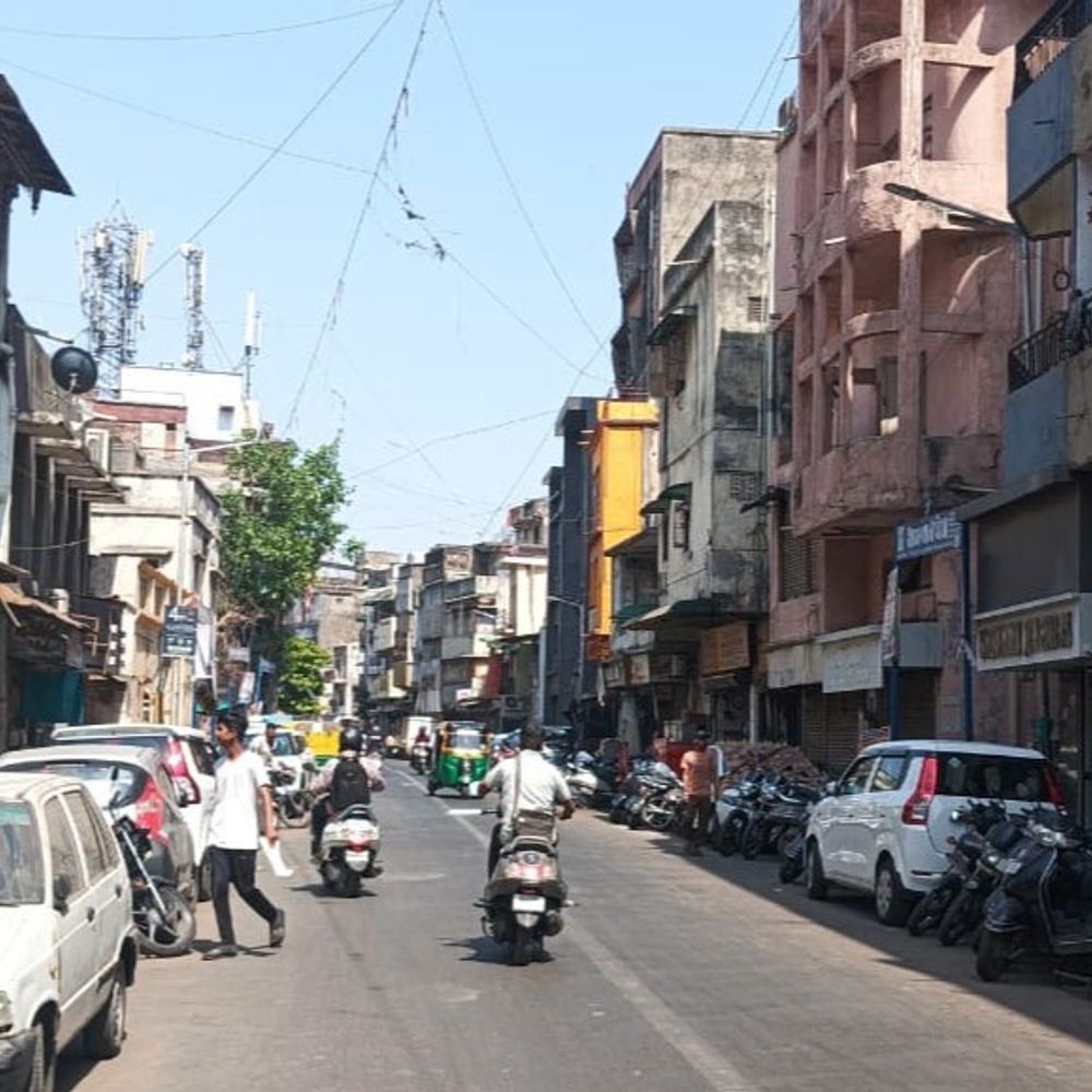 ખાડિયામાં પોળોમાં સર્વે કરાયો:ચોમાસા પહેલા દરિયાપુર, શાહપુર, જમાલપુર વિસ્તારોમાં ભયજનક મકાનોને નોટિસ, ત્રણ વર્ષમાં 1525 મકાનોને નોટિસ અપાઈ