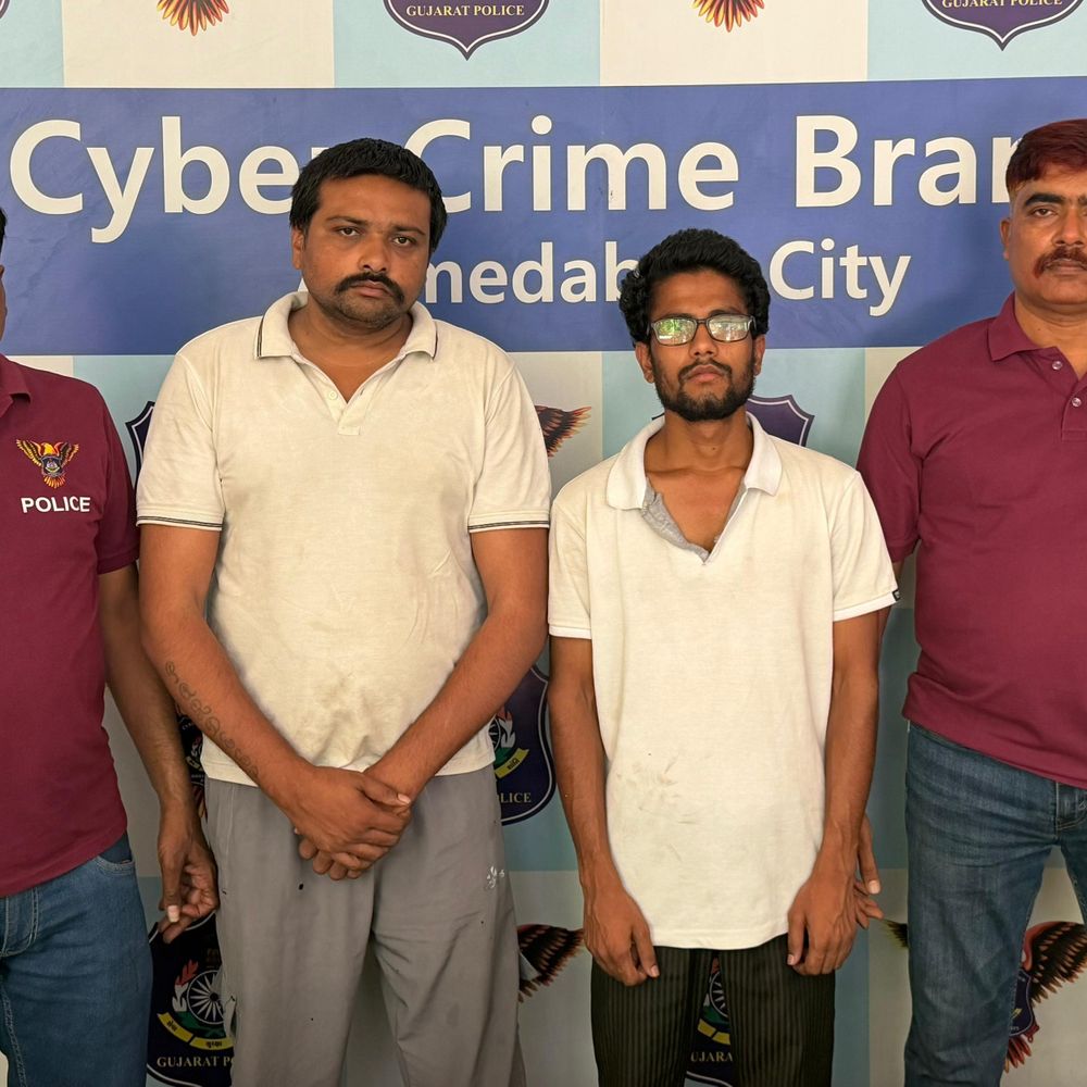 દિલ્લીમાં 1.73 કરોડના વ્યવહારો કર્યા:અમદાવાદના સિનિયર સિટીઝનને ડિજિટલ એરેસ્ટ કરી 55 લાખ પડાવનાર બે ગઠિયાઓ હરિયાણાથી ઝડપાયા