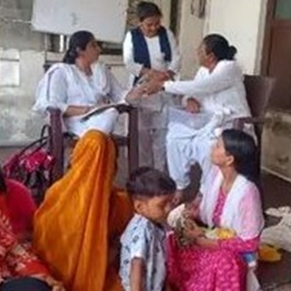 આયુષ્માન મંદિરોમાં મમતા દિવસ: કિશોરીઓને આયર્ન-પોષણનું મહત્વ સમજાવ્યું.