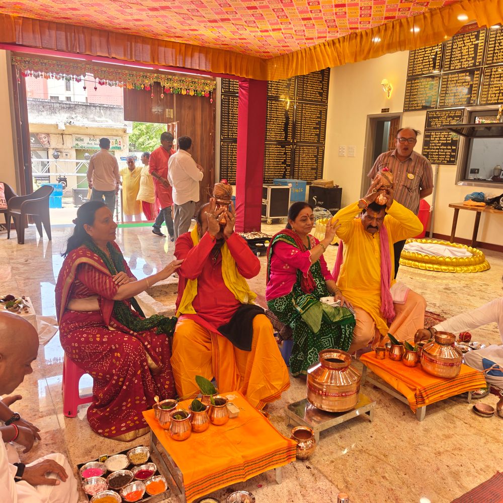 વેરાવળ જલારામ મંદિરે પુનઃ પ્રાણ પ્રતિષ્ઠા મહોત્સવનો પ્રારંભ:ત્રણ દિવસીય મહોત્સવમાં પૂજન, શોભાયાત્રામાં મોટી સંખ્યામાં લોકો જોડાયા; મહાપ્રસાદનું આયોજન