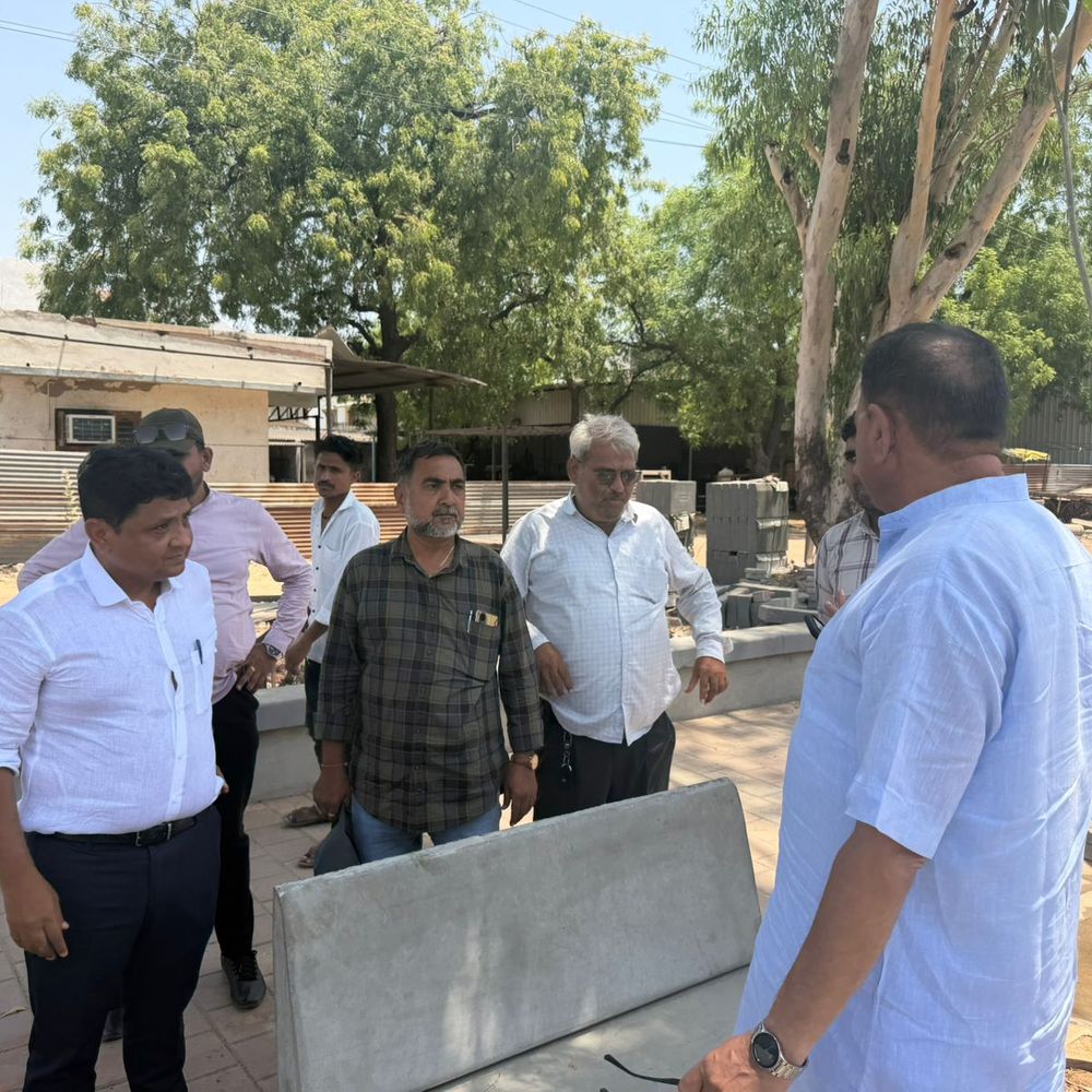 મહિલા કોર્પોરેટરોને બદલે ‘પતિદેવ’ મેદાનમાં: મોઢેરા રોડ નિરીક્ષણમાં‎.
