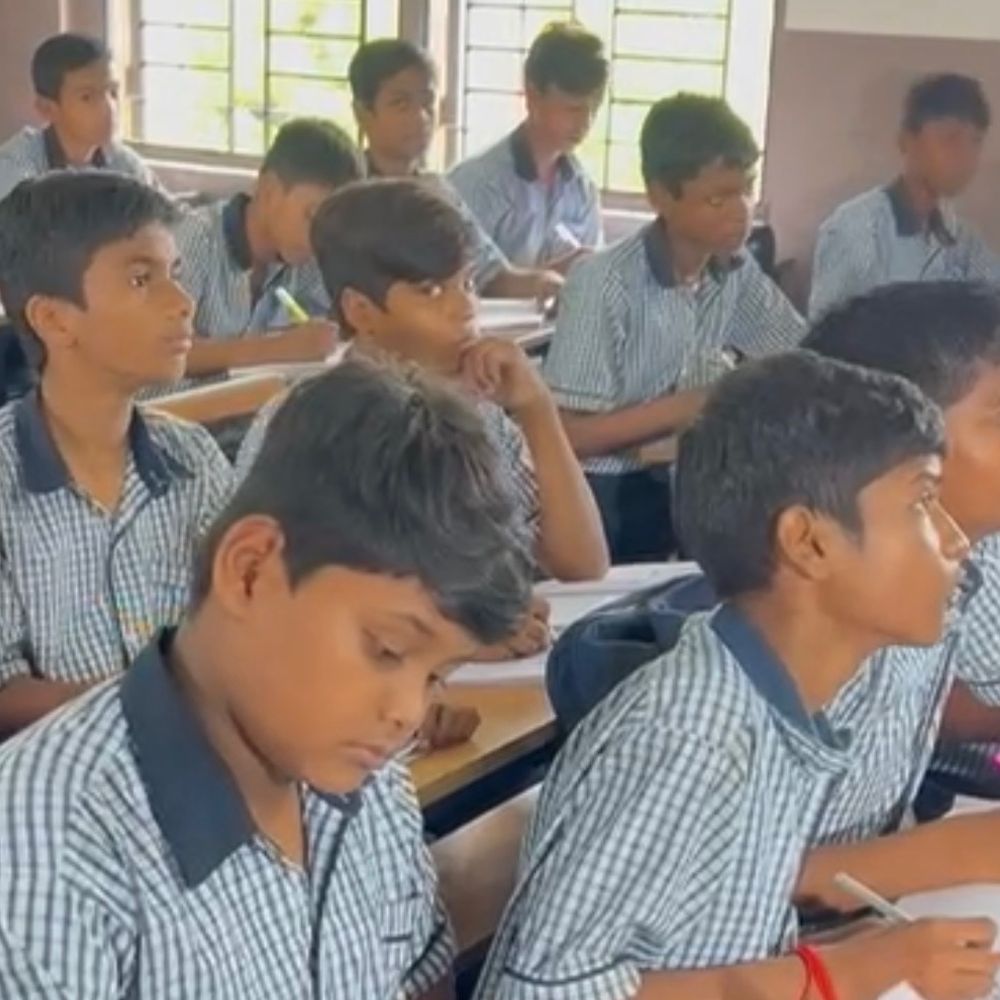 અધવચ્ચે શાળા છોડી દેનારા બાળકોને પરત લાવવા તંત્રની દોડધામ:CRCથી લઈ મ્યુ. કમિશનર ડોર ટુ ડોર સર્વેમાં લાગ્યા, 7 દિવસમાં 3168 બાળકોને શાળામાં પુનઃ પ્રવેશ અપાયો