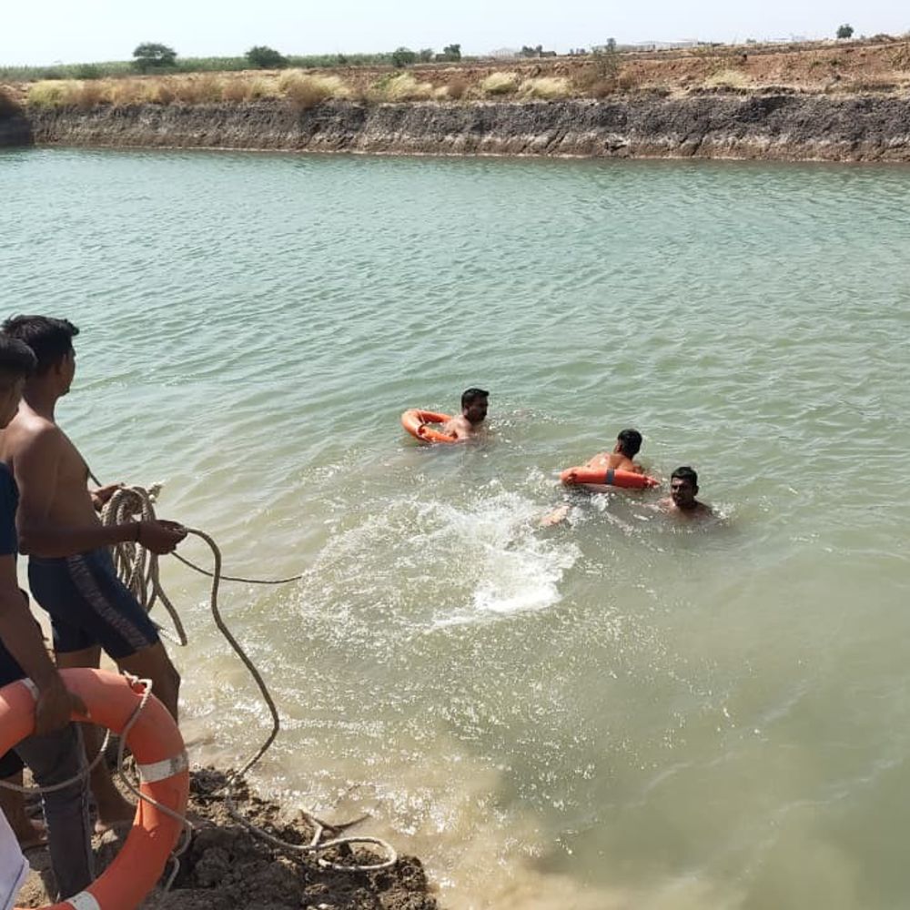 મોરબીમાં ખેત તલાવડીમાં ડૂબવાથી બાળક સહિત ત્રણના મોત:વિસ્તારમાં ઘેટા-બકરા ચરાવતી વખતે તલાવડીમાં ન્હાવા પડ્યા હતા; પરિવારમાં શોકનો માહોલ