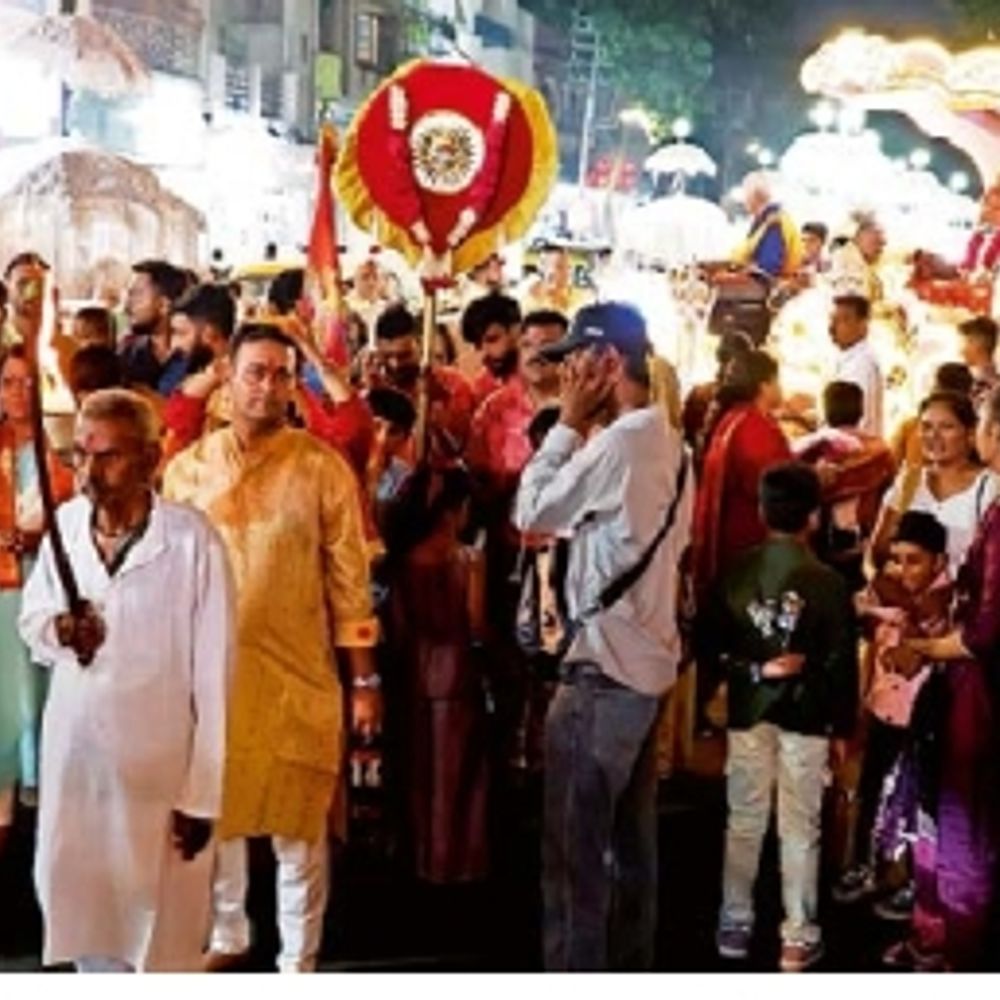 પટણી મોઢ ઘાંચી સમાજે બહુચર માતાજીની ચાંદીની પાલખી શોભાયાત્રા કાઢી, આતશબાજી કરાઈ.