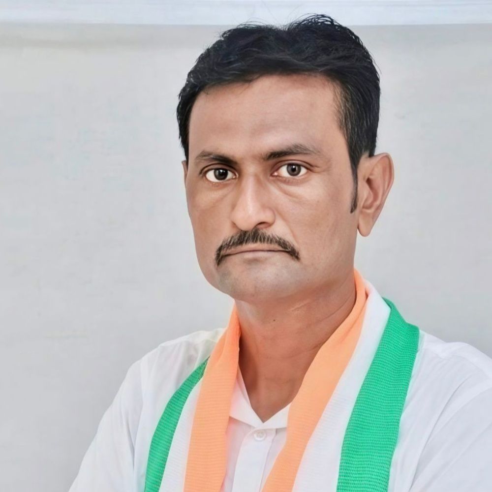 સુરત કોંગ્રેસમાં આંતરિક કલહ:પ્રદેશના હોદ્દેદારને સસ્પેન્ડ કરતા વિવાદ વકર્યો, 'કઈ સત્તા હેઠળ મને સસ્પેન્ડ કર્યો?' રાજુ ભલાલાનો શહેર પ્રમુખને સવાલ