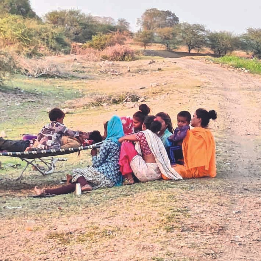 એક મોબાઈલ અને આખું ઘર:અહીં ડિજિટલ દુનિયામાં પણ ‘એકતા’