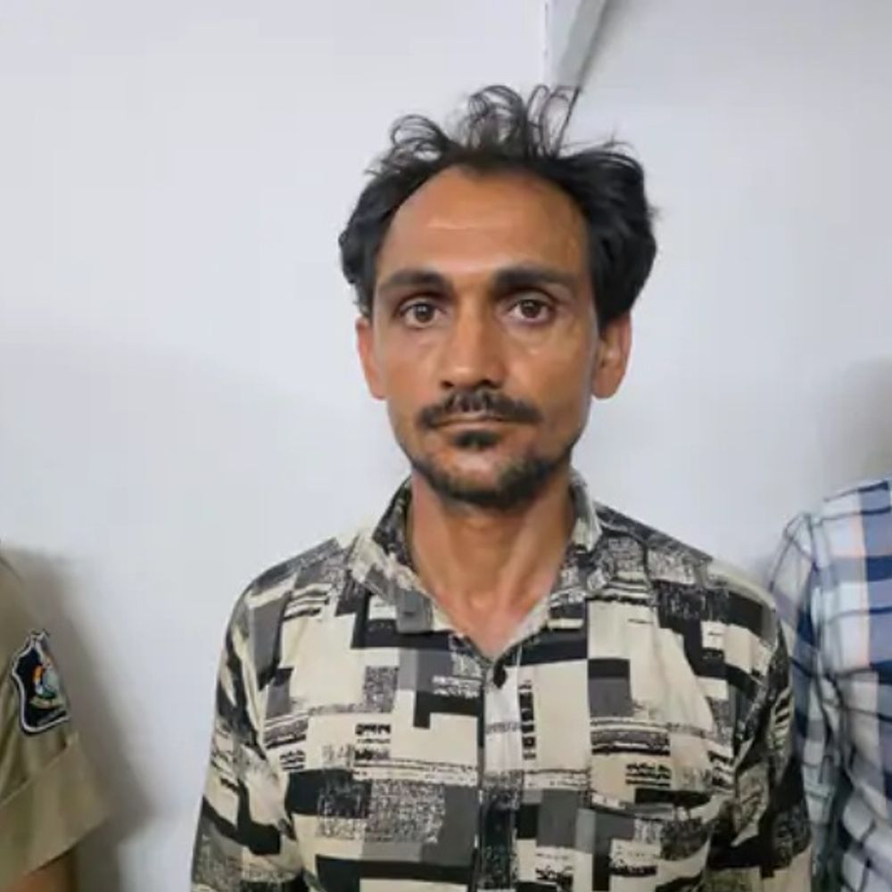 SOGએ 17.18 લાખનો મુદ્દામાલ જપ્ત કર્યો:હિંમતનગર- શામળાજી હાઇવે પરથી રૂ. 7.10 લાખનો પોષડોડાનો પાવડર, અફીણ ઝડપાયું