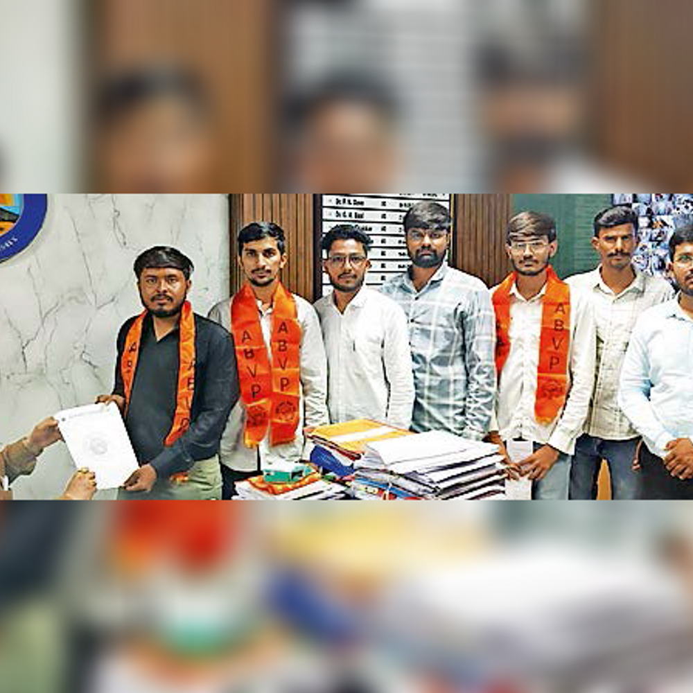 ABVP દ્વારા યુનિ.ના સેલ્ફ ફાઇનાન્સ કોર્સ અને ફી મુદ્દે વિરોધ.