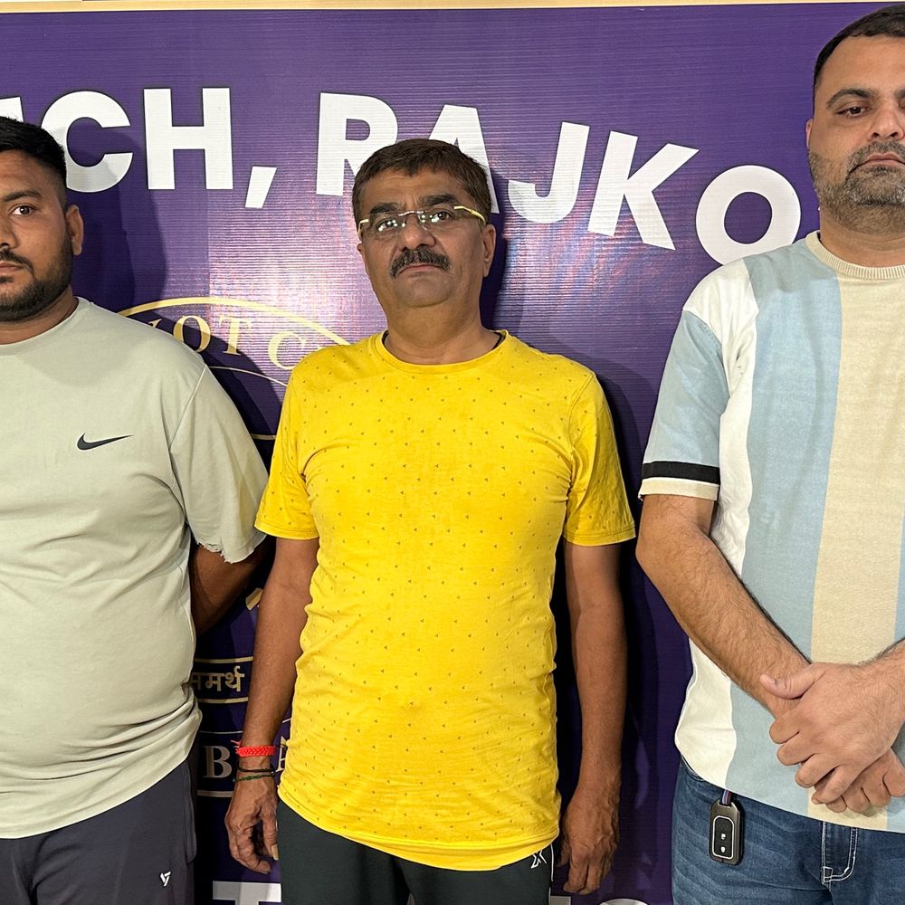 રાજકોટમાં કથિત પત્રકાર સામે પોલીસની કાર્યવાહી:ભાજપના પૂર્વ મંત્રી પાસેથી હોસ્પિટલના બાંધકામ મામલે 3.50 લાખની ખંડણી માંગી, ત્રણની ધરપકડ