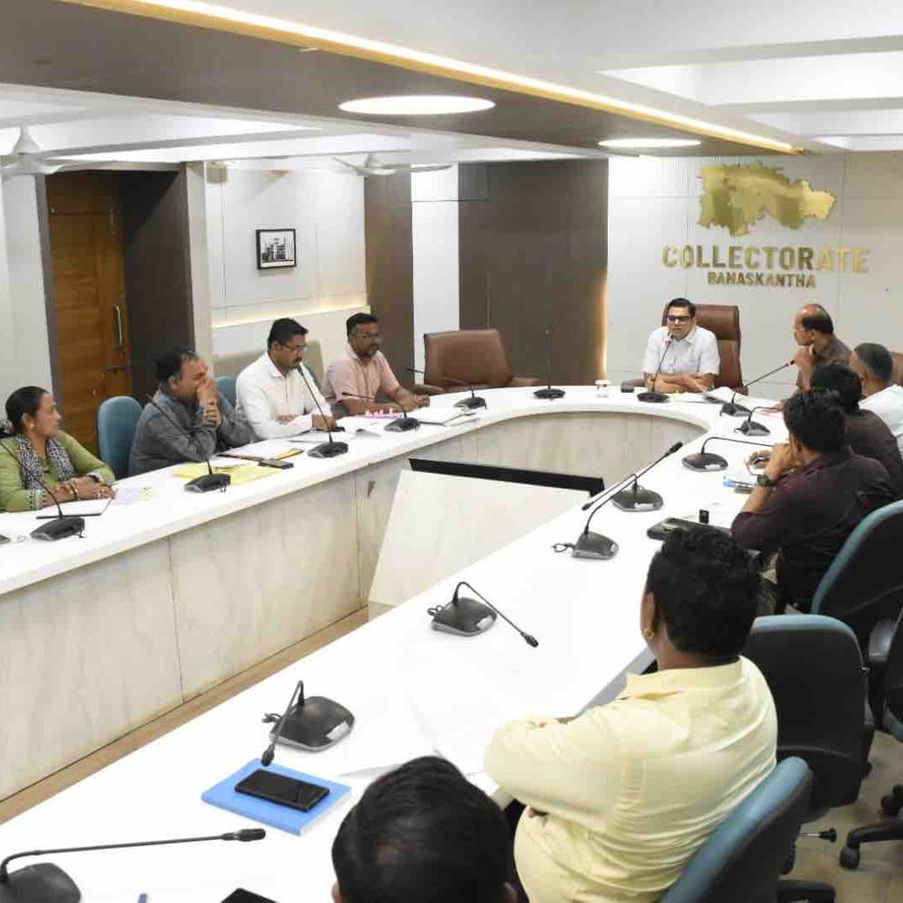 બનાસકાંઠામાં જળ અને સ્વચ્છતા મિશનની બેઠક, કલેક્ટર અધ્યક્ષતામાં કામગીરીની સમીક્ષા.