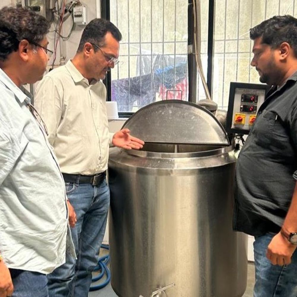 રાજકોટમાં ખાદ્ય સુરક્ષાના કડક પગલા:જીજે-3 ઢોસા કોર્નરનાં સાંભારમાં કેમિકલ અને જય દ્વારકાધીશ હોટલની ચટણીમાં પ્રતિબંધિત કલર મળ્યો, સંચાલકોને જેલની સજા અને રૂ. 2.50 લાખનો દંડ