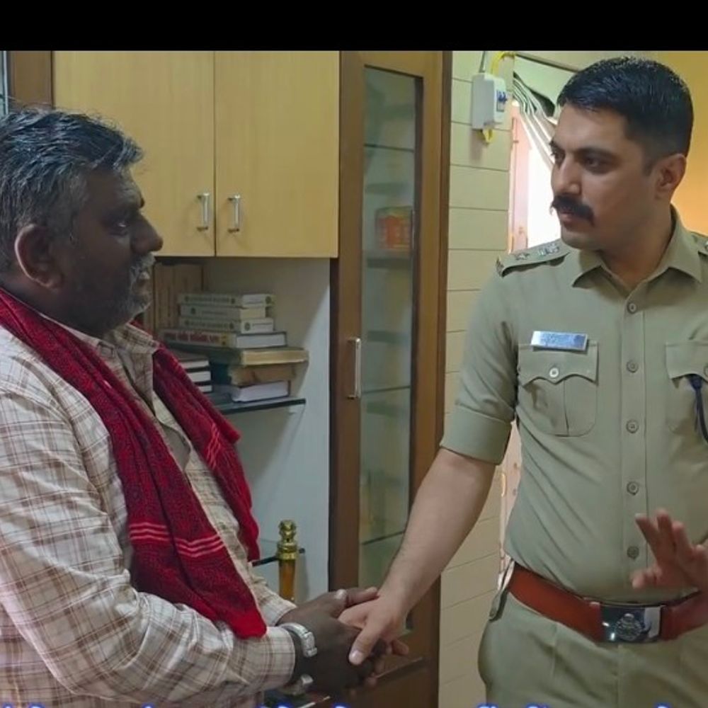 SP પ્રેમસુખ ડેલુએ 24 કલાકમાં ગુમ ડમ્પર શોધી આપ્યું:સુરેન્દ્રનગર પોલીસે અરજદારને તેમનું વાહન પરત અપાવ્યું