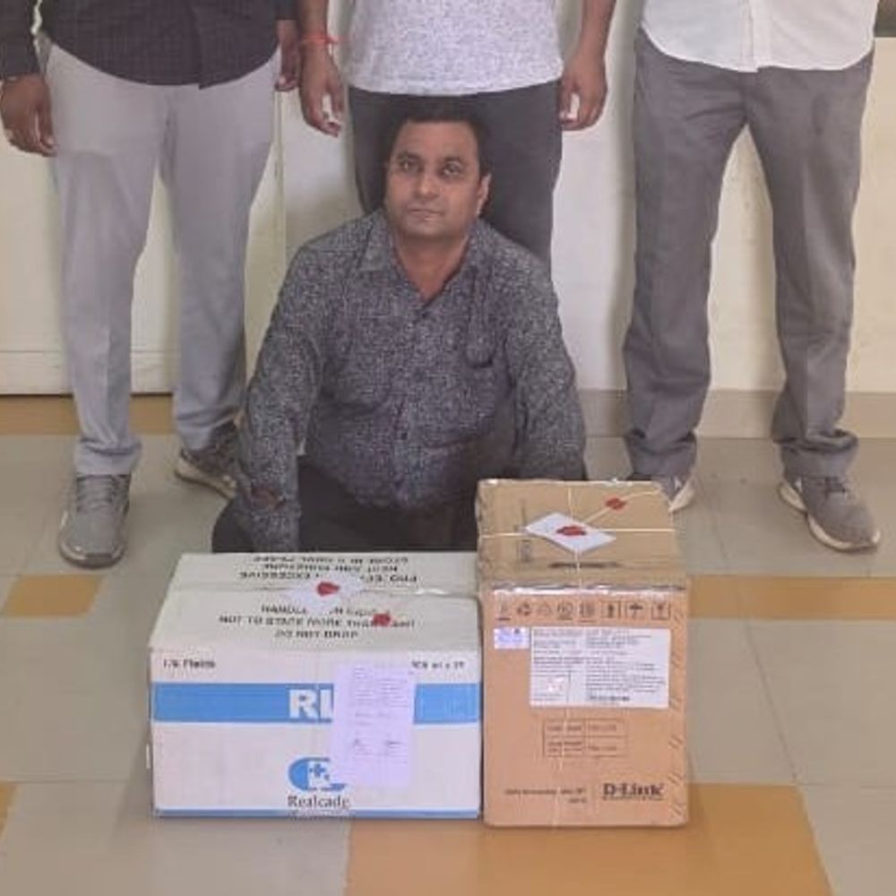 ચુડાના જોબાળામાં બોગસ ડોક્ટર ઝડપાયો:SOGની ટીમે રૂ. 16,193ની કિંમતની 68 પ્રકારની એલોપેથીક દવાઓ જપ્ત કરી