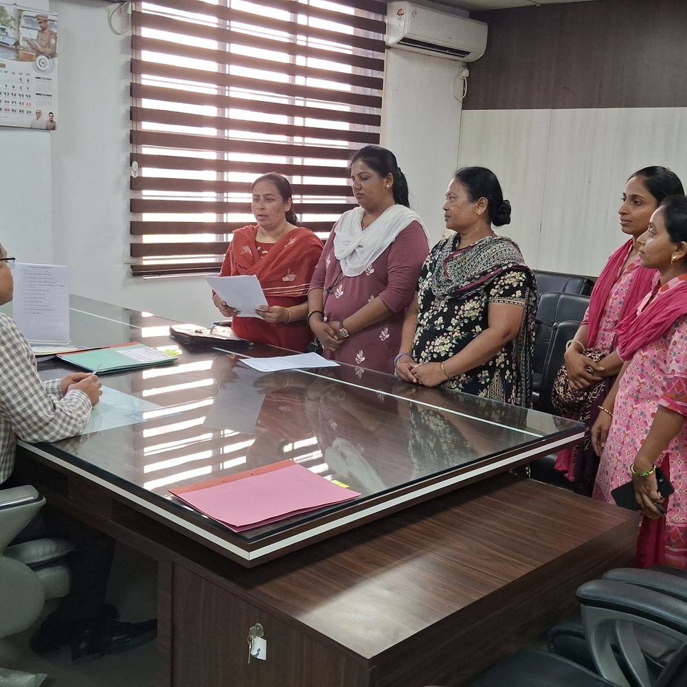 આંગણવાડી કાર્યકરોનો કલેક્ટર કચેરીએ હલ્લો:વસ્તી ગણતરીની વધારાની કામગીરી સોંપાતા આવેદનપત્ર આપ્યું
