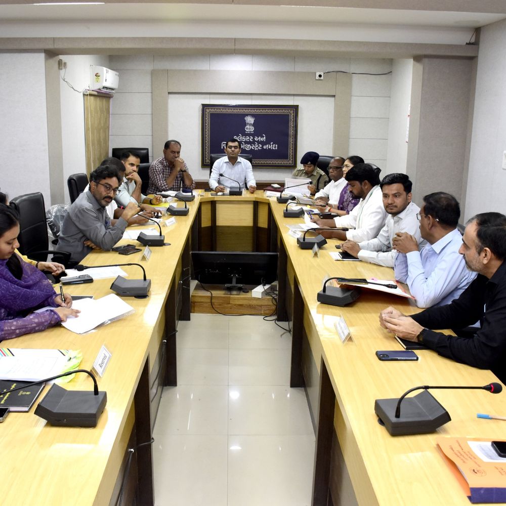 બેઠકમાં આક્રોસ:નર્મદા જિલ્લાની ફરિયાદ નિવારણ સમિતિની બેઠકમાં અધિકારીઓને ઉગ્ર રજૂઆત કરવામાં આવી