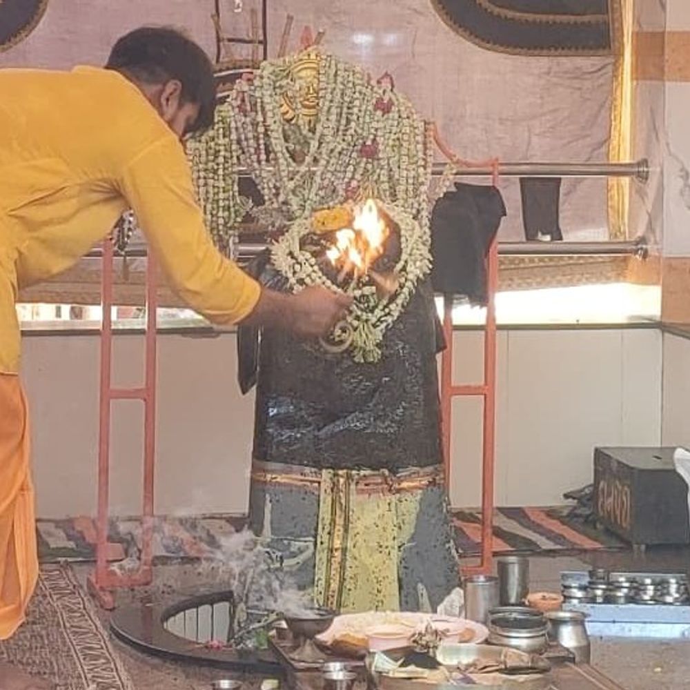 જામનગરમાં શનિ જયંતીની ઉજવણી:ઇચ્છેશ્વર મહાદેવ મંદિરે વિશેષ અભિષેક, મહાપ્રસાદ યોજાયો