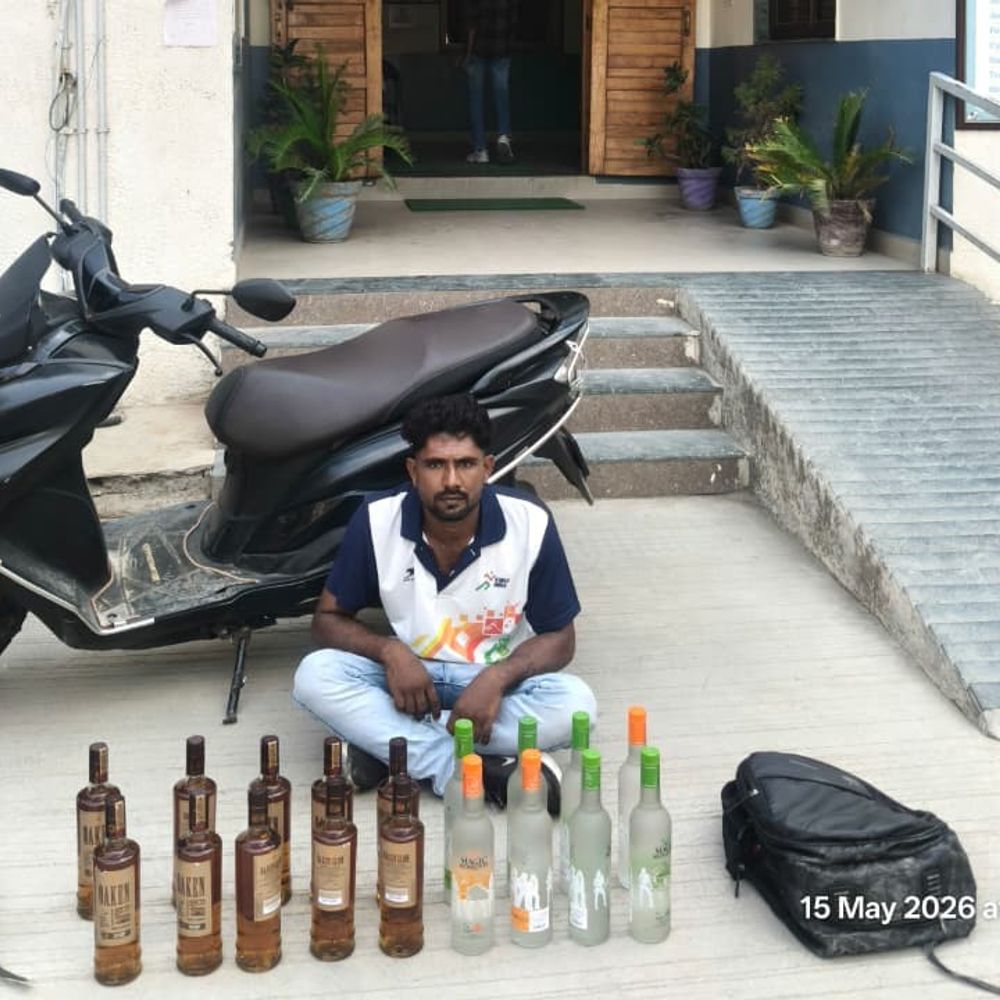 ઉનાના પારેખ ચોકમાંથી વિદેશી દારૂ ઝડપાયો:પોલીસે ₹1.24 લાખનો મુદ્દામાલ જપ્ત કર્યો, એક શખ્સ ફરાર, દીવ પોલીસે ₹56 હજારથી વધુનો વિદેશી દારૂ ઝડપ્યો