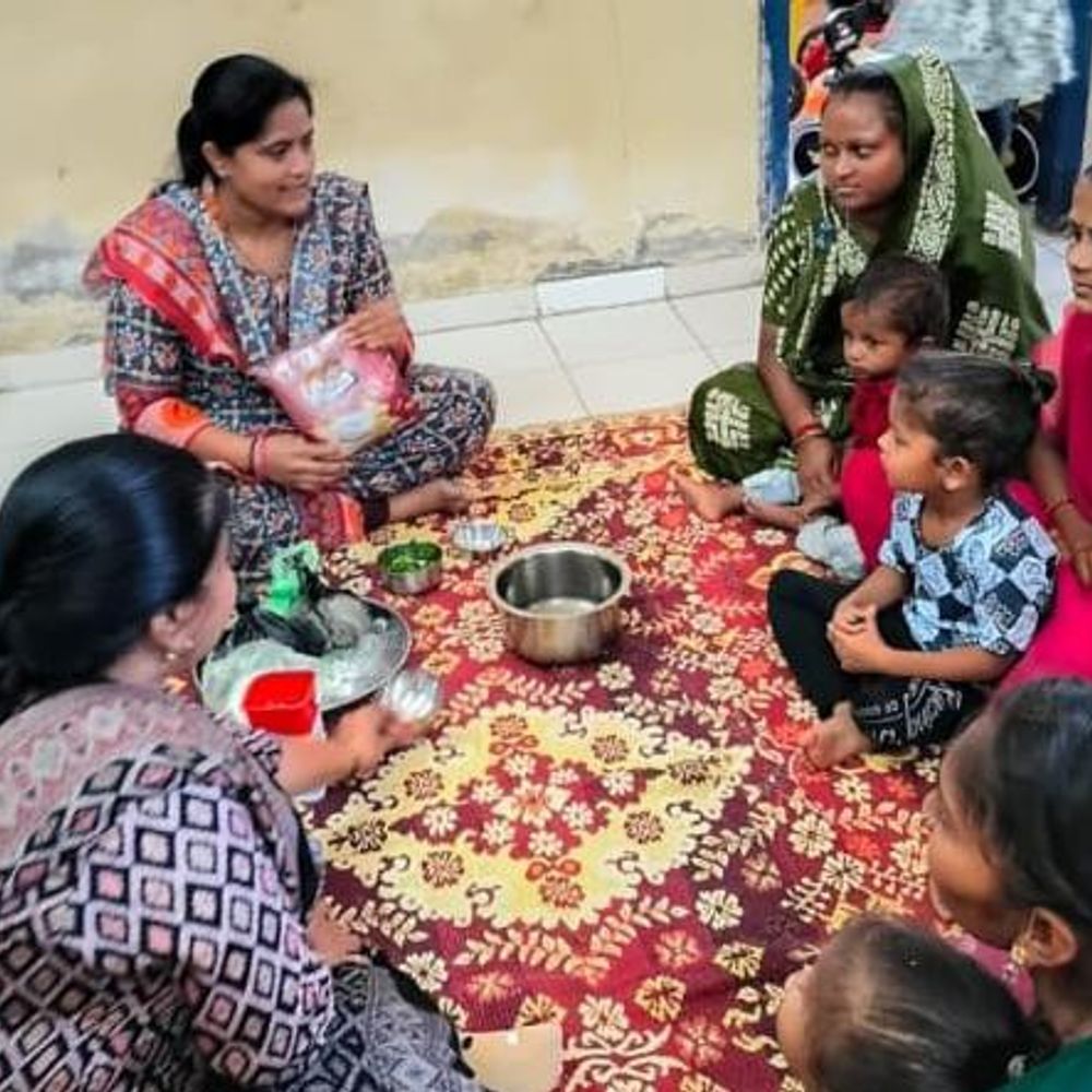 તારાપુર CMTCમાં કુપોષિત બાળકોની માતાઓને પોષણ માર્ગદર્શન:લાઈવ વાનગી નિદર્શન અને પોષણ ટોપલી વિતરણથી બાળકોને કુપોષણમુક્ત કરાશે
