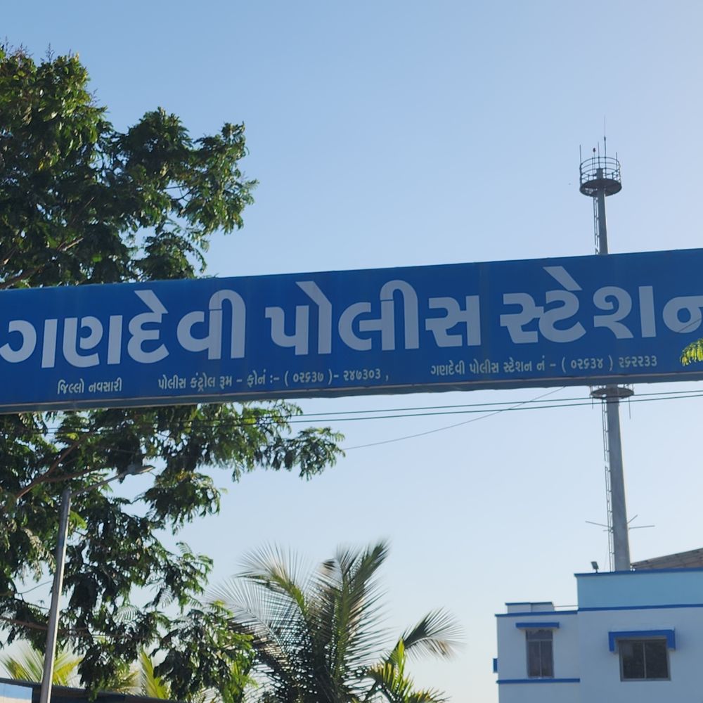 નવસારીમાં પ્રેમી-પ્રેમિકાના ઝઘડામાં પડોશીઓનો હુમલો:યુવકને લાકડાના ફટકાથી માથામાં ઇજા, બે સામે ફરિયાદ
