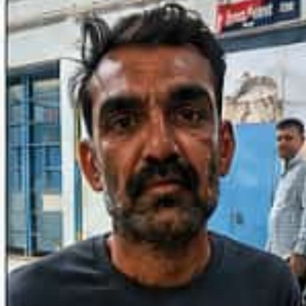 જામનગર પાસે ગેસ ટેન્કરો રોકી ડ્રાઈવરોને ધમકાવ્યા:3 શખ્સોએ ₹2000 અને દસ્તાવેજો પડાવ્યા, ગુનો દાખલ