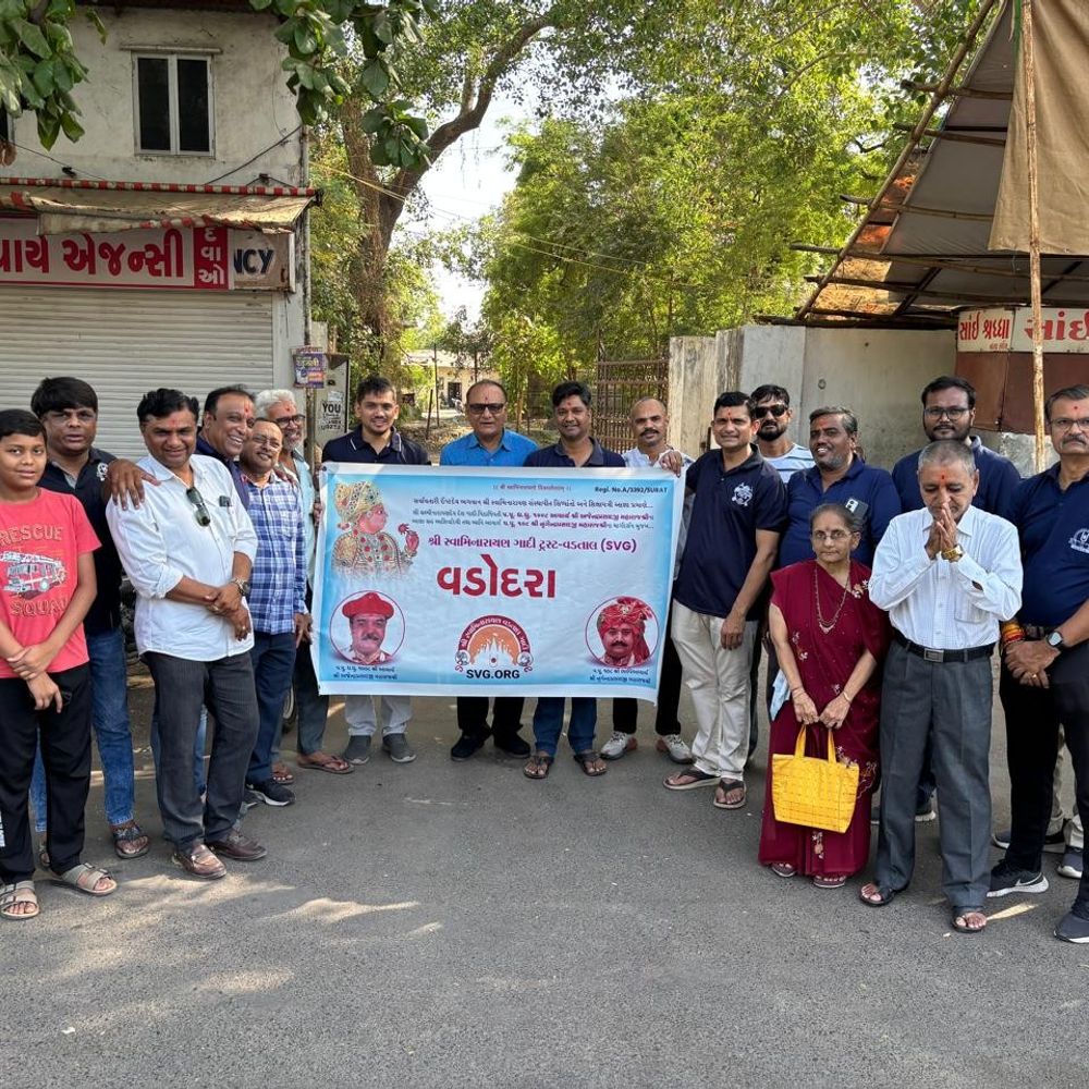 વડોદરામાં કાળઝાળ ગરમી વચ્ચે પગરખાં વિતરણ:સ્વામિનારાયણ વડતાલ ગાદી ટ્રસ્ટ અને લક્ષ્મીનારાયણ દેવ યુવક મંડળ દ્વારા સેવા કાર્ય