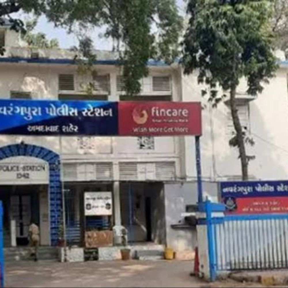ICICI હોમ ફાઇનાન્સ કંપની સાથે છેતરપિંડી:શીલજમાં ફ્લેટ- દુકાન પર 3 કરોડની મોર્ગેજ લોન લઈ હપ્તા નહીં ભરી બીજાને દસ્તાવેજ કરી આપી દીધા