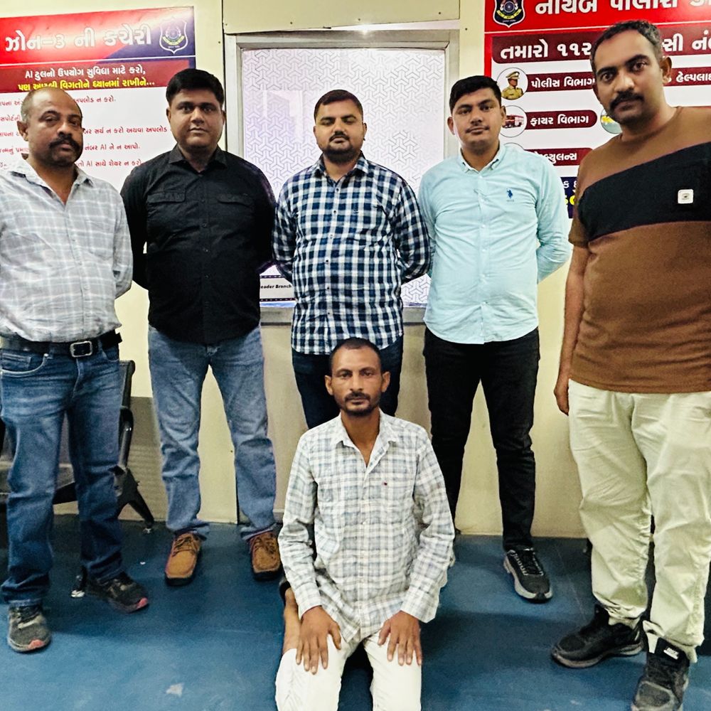 પોલીસથી બચવા મજૂર બન્યો, જૂના ઓળખીતાઓ સાથે સંપર્ક તોડી નાખ્યા:સૈયદપુરામાં લૂંટ વિથ મર્ડરનો રીઢો ગુનેગાર UPથી ઝડપાયો; વેશપલટો કરી પોલીસે 1600 કિમી દૂરથી દબોચ્યો