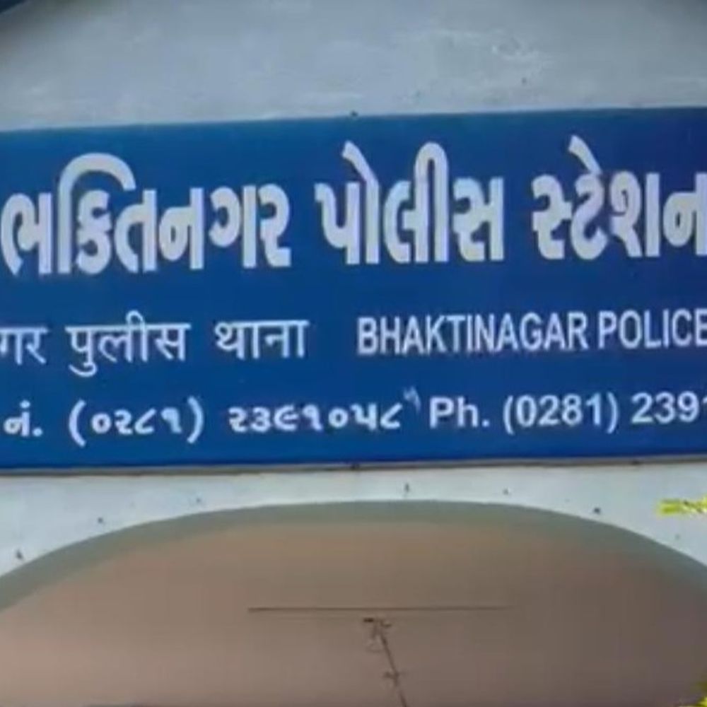 ફિલ્મી ઢબે અપહરણ કરી ખંડણી વસુલાઈ:લોન કંપની બંધ થતાં રોકાણકારે મિત્રો સાથે મળી યુવકને છરી બતાવી બંધક બનાવ્યો, પિતા પાસે ફોન કરાવી ઓનલાઈન 1.25 લાખ પડાવ્યા